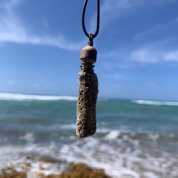 Wire wrapped coral and wood bead Necklace bohemian beach jewelry - Picture 3 of 4
